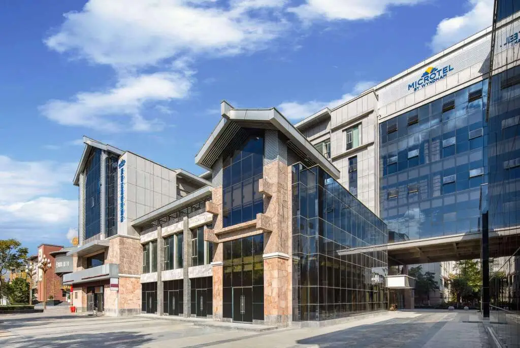 Microtel by Wyndham Lijiang — фото 1