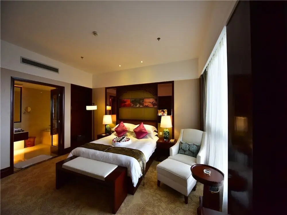 Дали: Dali Art Golf Hotel
