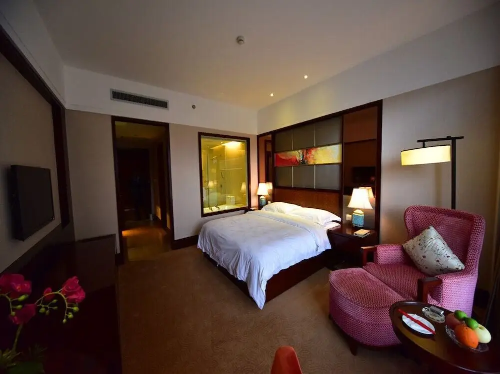 Дали: Dali Art Golf Hotel