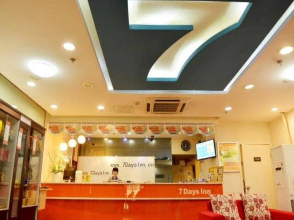 7 Days Inn — фото 1