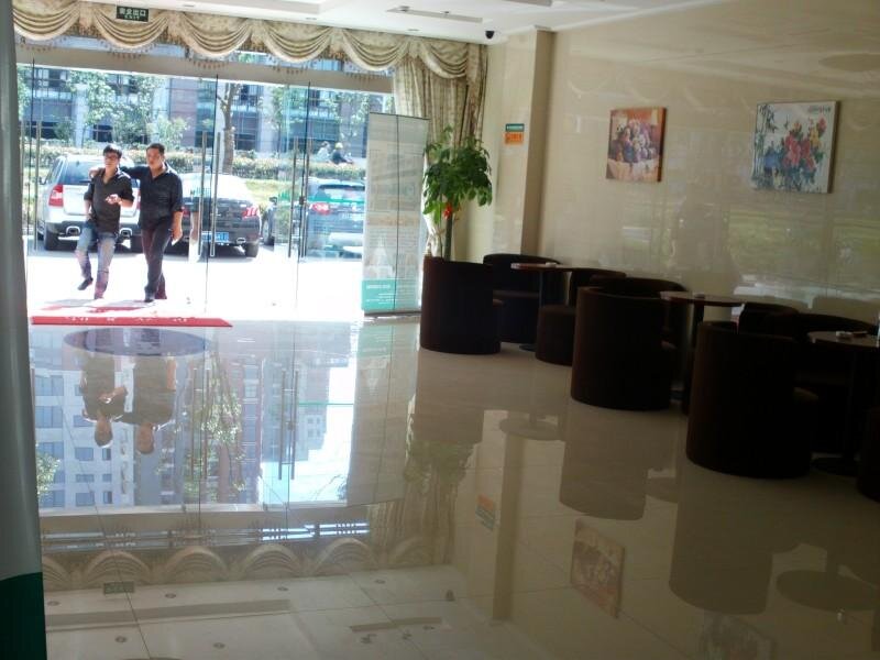 Чанчжоу: GreenTree Inn Changzhou Jinghu High-speed Rail North Station Global Dinosaur City Hotel