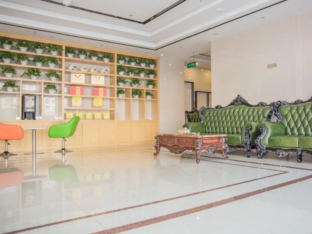 Чэндэ: GreenTree Inn Chengde Fengning Theater Business Hotel