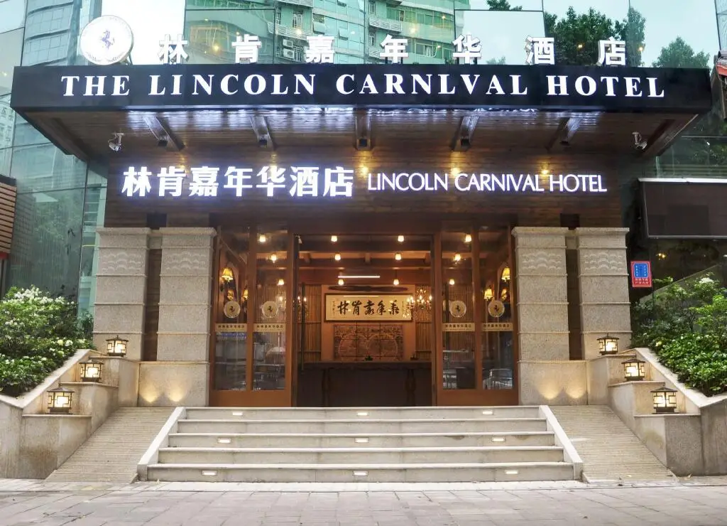 Lincoln Carnival Hotel — фото 1