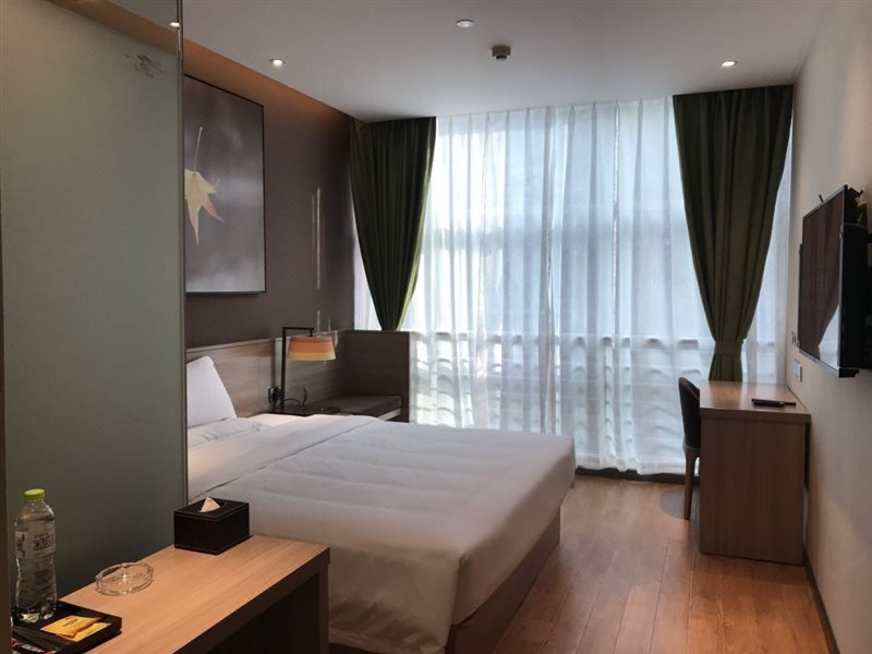 Чунцин: IU Hotel Chongqing Longtou Temple Railway North Station Branch