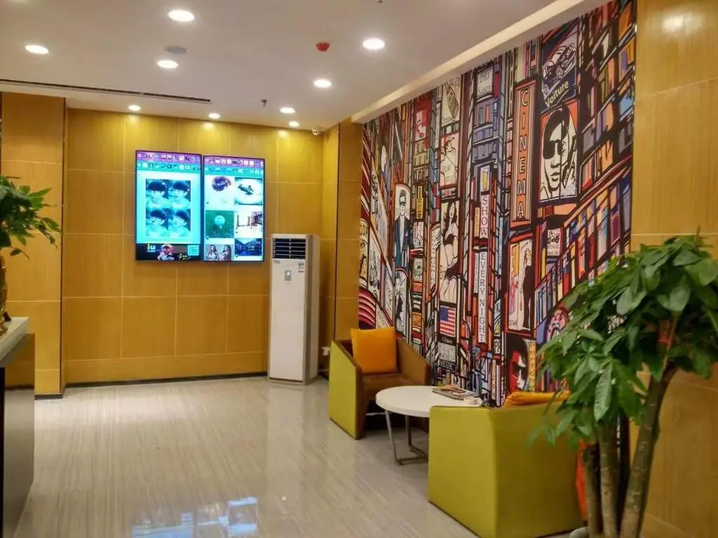IU Hotels·Wuhan Square Branch — фото 1
