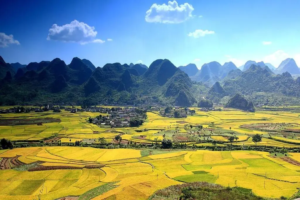 Синъи: 7 Days Inn·Xingyi Wanfenglinxiawutun
