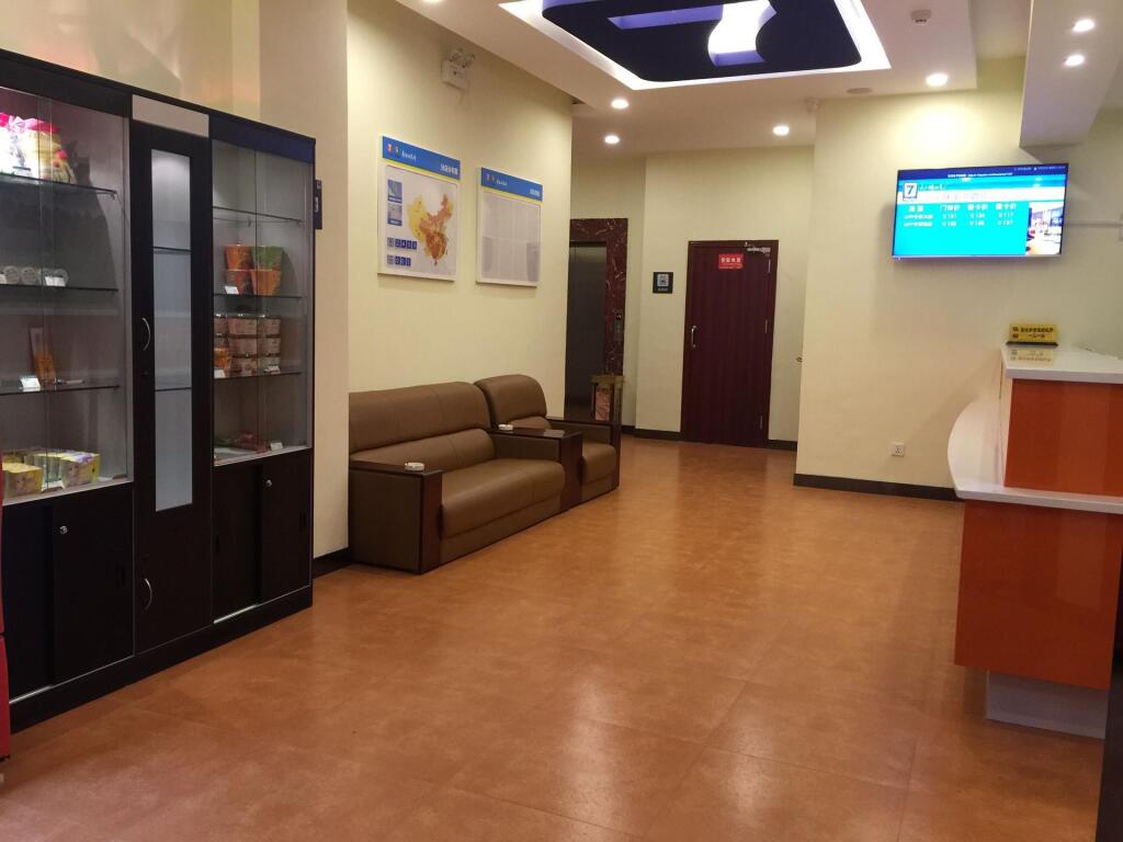 Синъи: 7 Days Inn·Xingyi Wanfenglinxiawutun