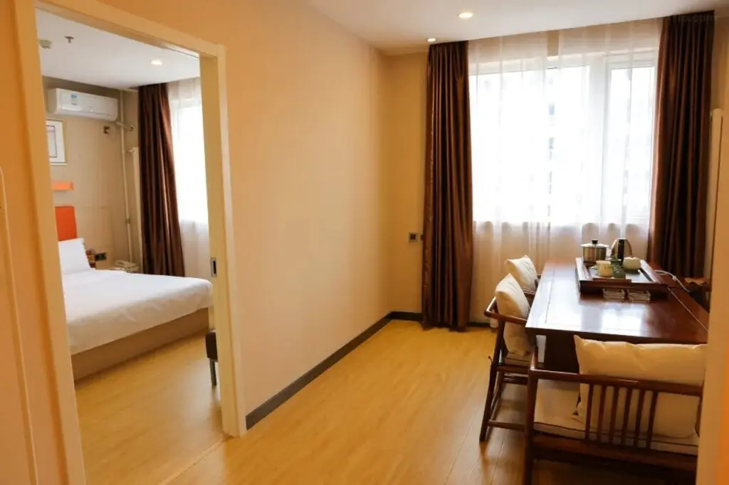 Пекин: 7 Days Premium (Beijing Dabaotai Luhua Road)
