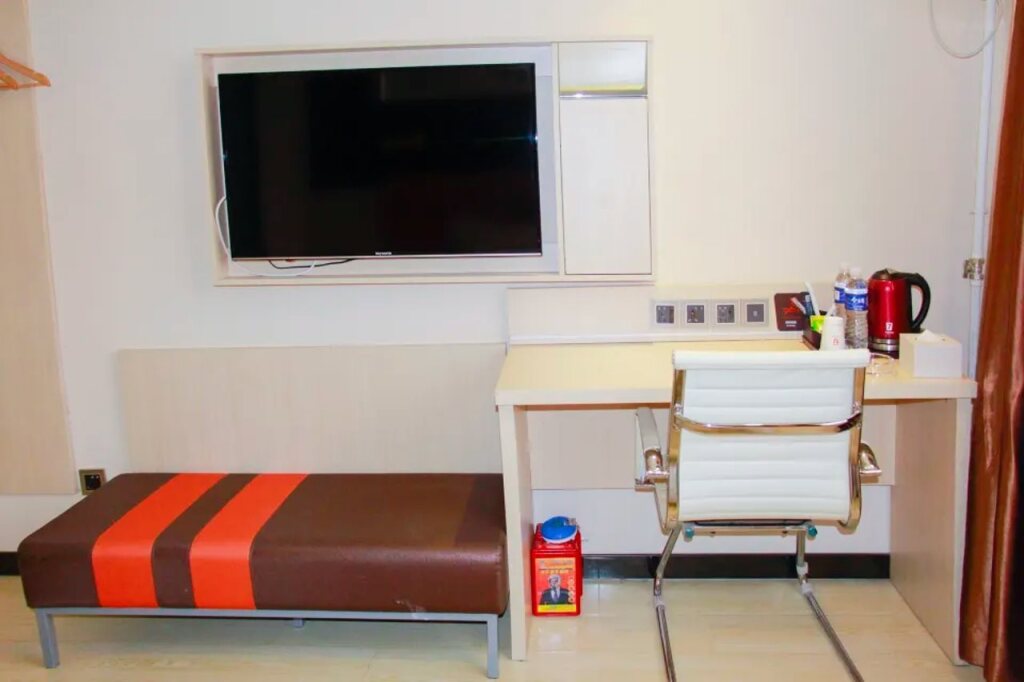 Пекин: 7 Days Premium (Beijing Dabaotai Luhua Road)