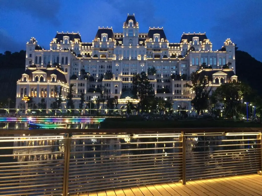 Гуйян: PAI Hotels·Huaguoyuan Home Appliances Plaza BRT Yixiao Lijiao Station