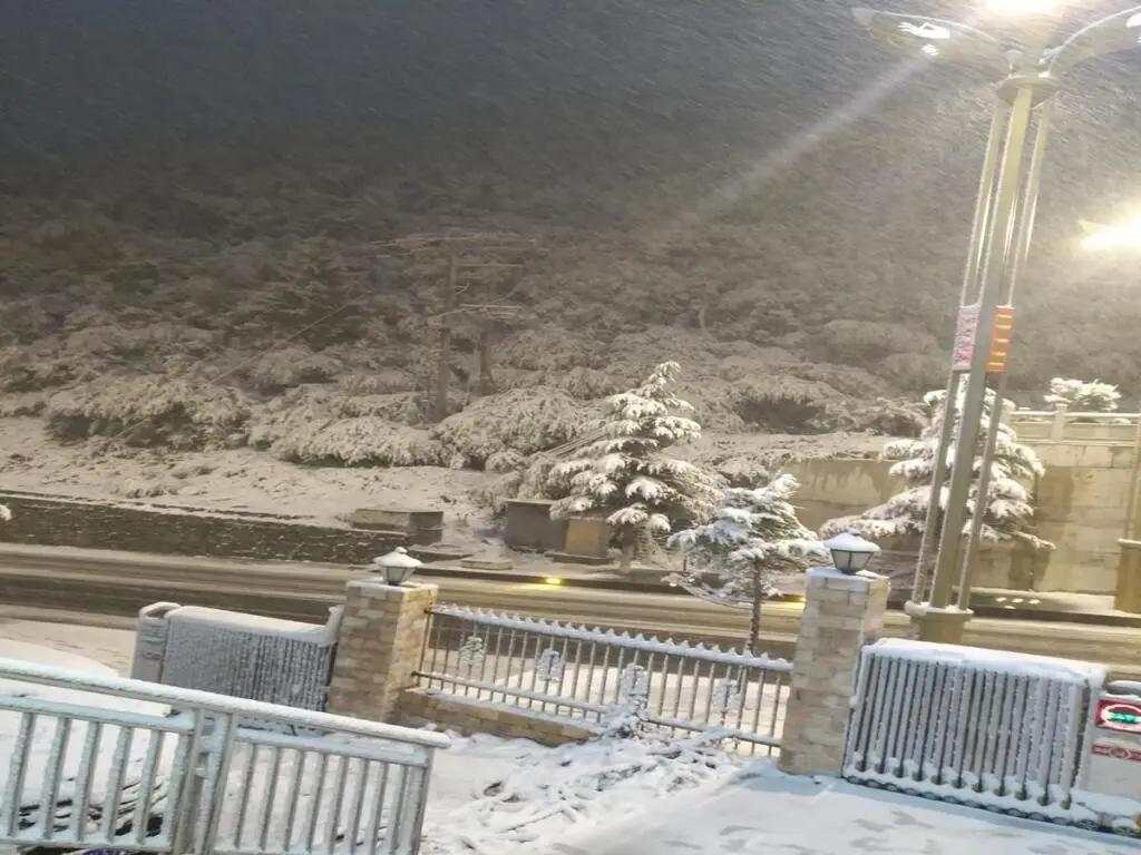 Кандин: James Joyce Coffetel·Kangding Ganzi Tibetan Autonomous Prefecture Court
