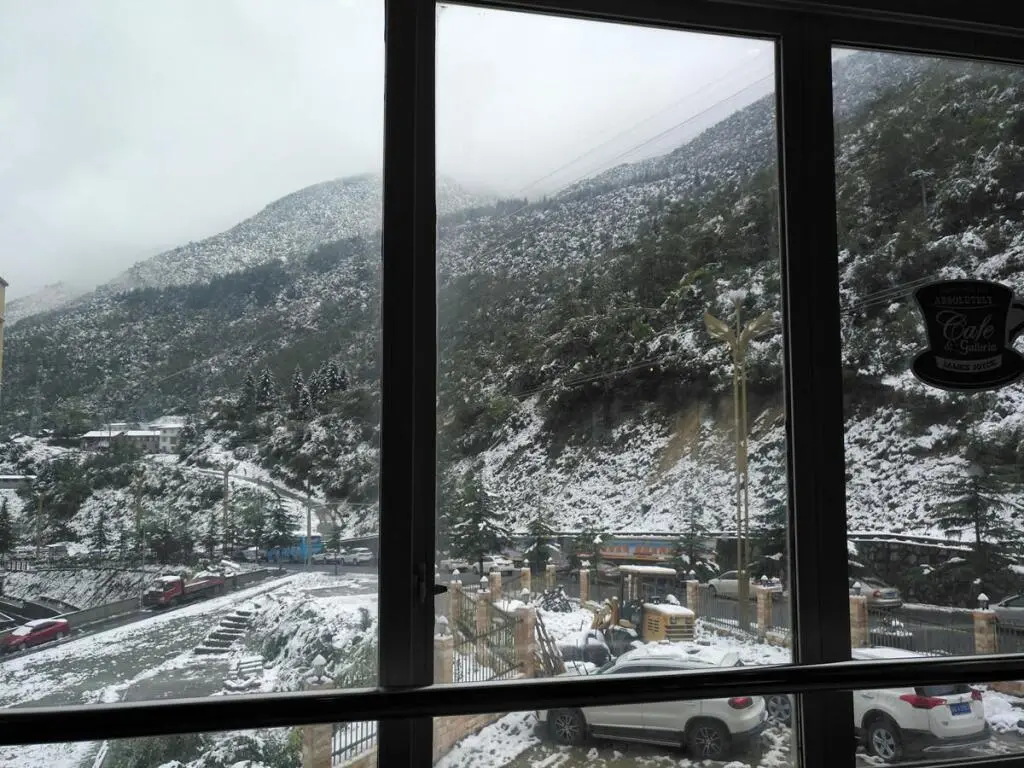 Кандин: James Joyce Coffetel·Kangding Ganzi Tibetan Autonomous Prefecture Court