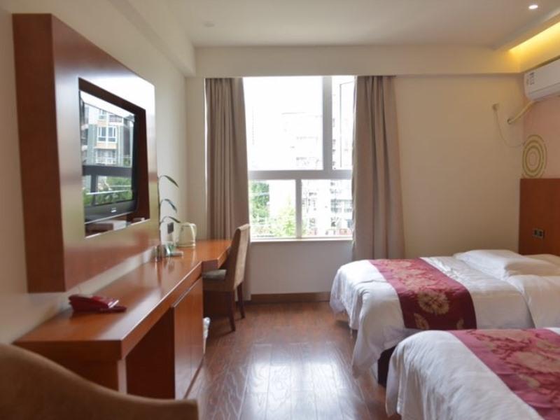 Цзыян: GreenTree Inn Ziyang Lezhi Government Tianchi Town Express Hotel