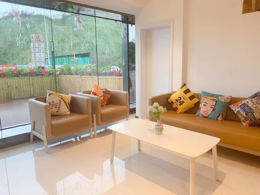Гуйян: IU Hotels·GuiYang North Railway Station Dream City