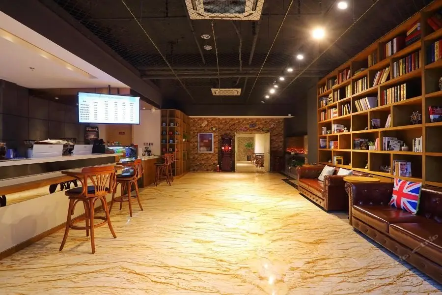 Шэньян: James Joyce Coffetel·Shenyang North Railway Station Shifu Square