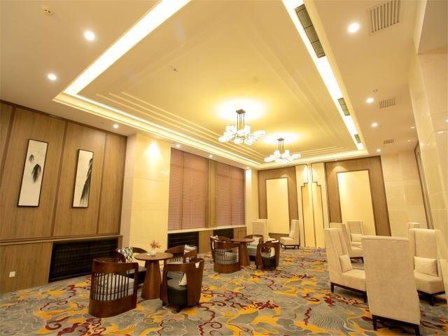 Фусинь: Jinjiang Metropolo Fuxin Yingbin Street Railway Station