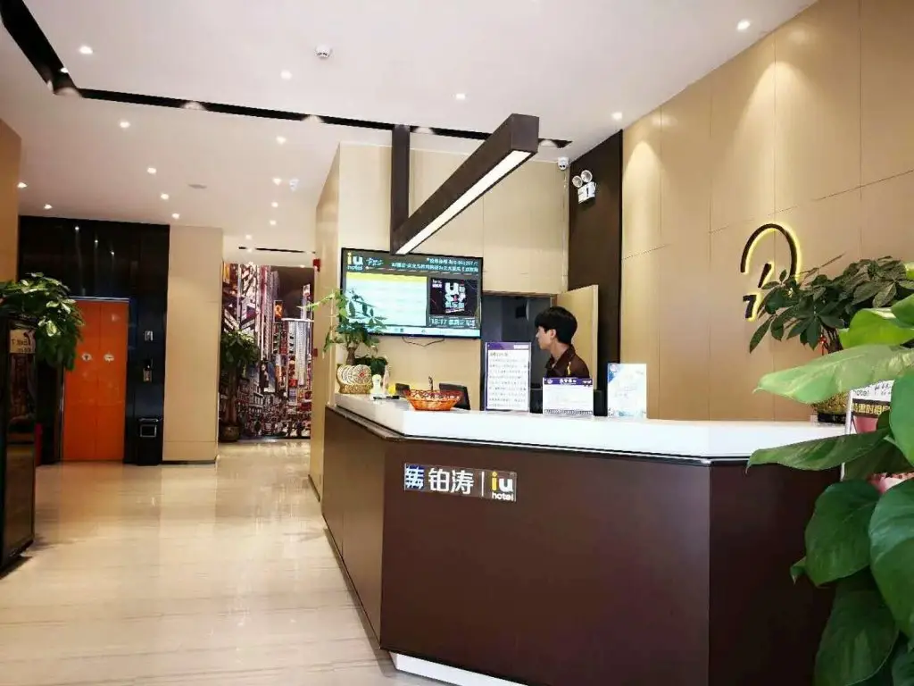 Синъи: IU Hotels·Xingyi Sports Center