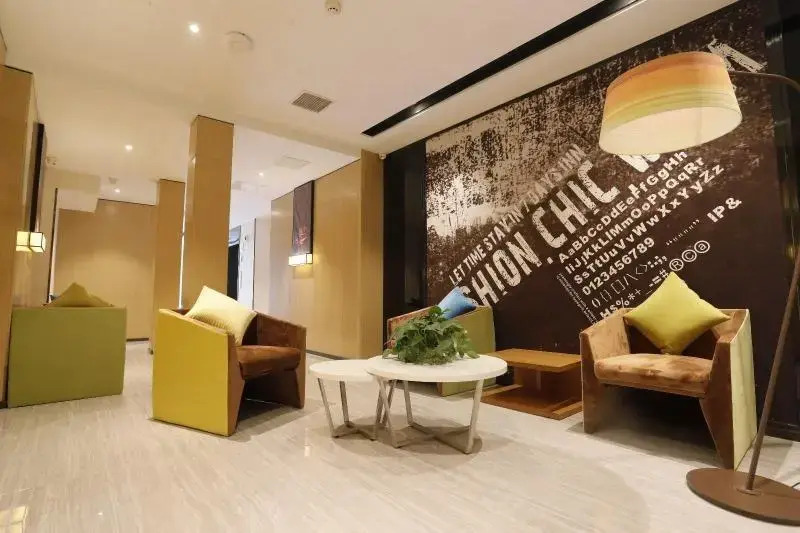 Цзюцюань: IU Hotels·Dunhuang Municipal Square