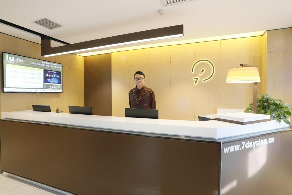Цзюцюань: IU Hotels·Dunhuang Municipal Square