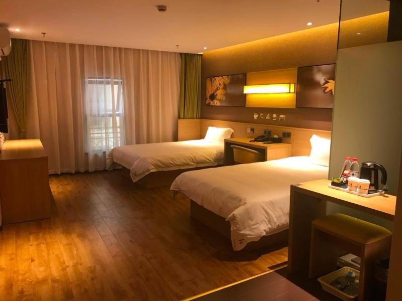 IU Hotels·Wanda Plaza Taizhou — фото 1