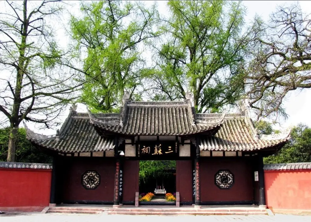 Мэйшань: IU Hotel Meishan Sansuci Statue Square Zhuimeng City