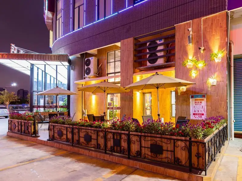 Фошань: James Joyce Coffetel ，the innovation center of HuaNanChuangGu ，in Zhang Cha of Foshan city