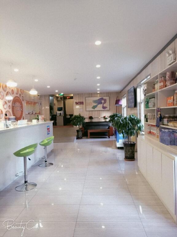 Урумчи: PAI Hotels·Urumqi South Gate Xinhua Bookstore