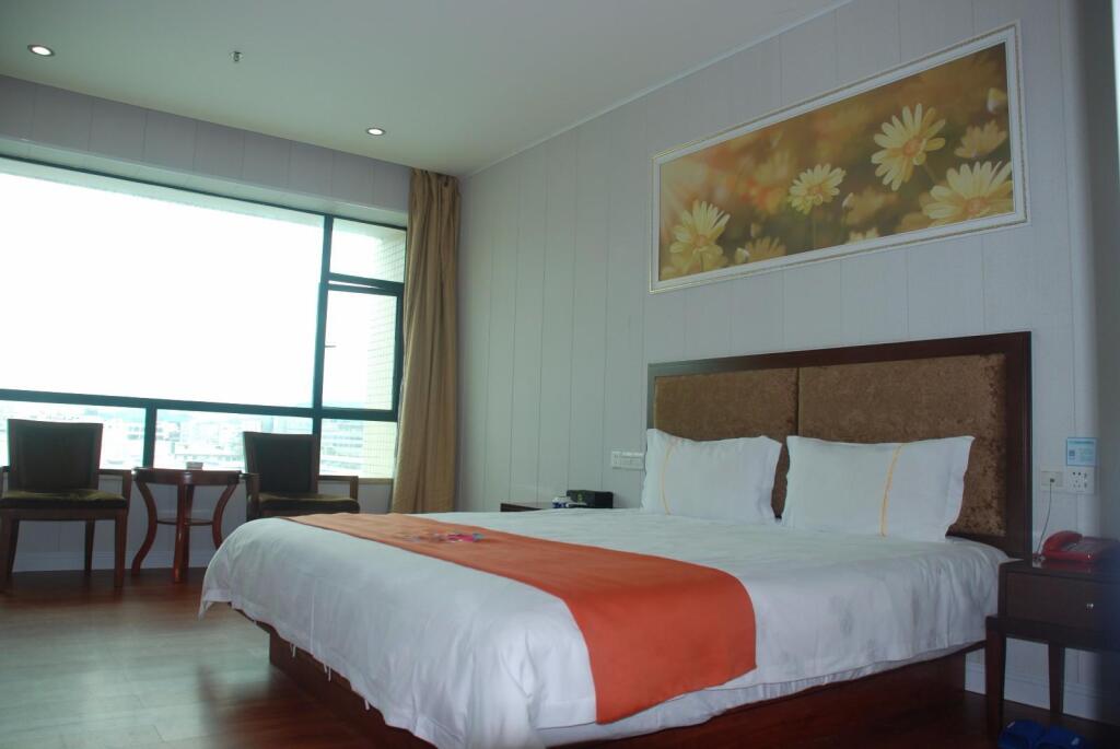 Чжухай: PAI Hotels·Zhuhai Mingzhu Light Rail Station Haina City Store