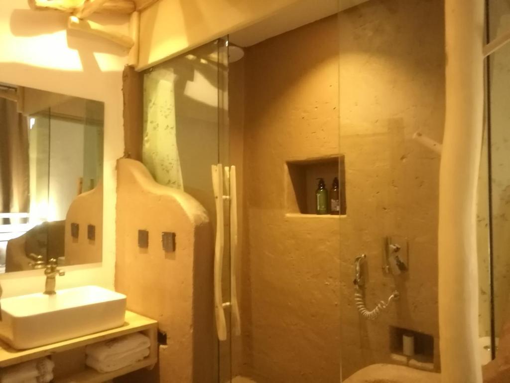 Цзюцюань: Right Here Hotel