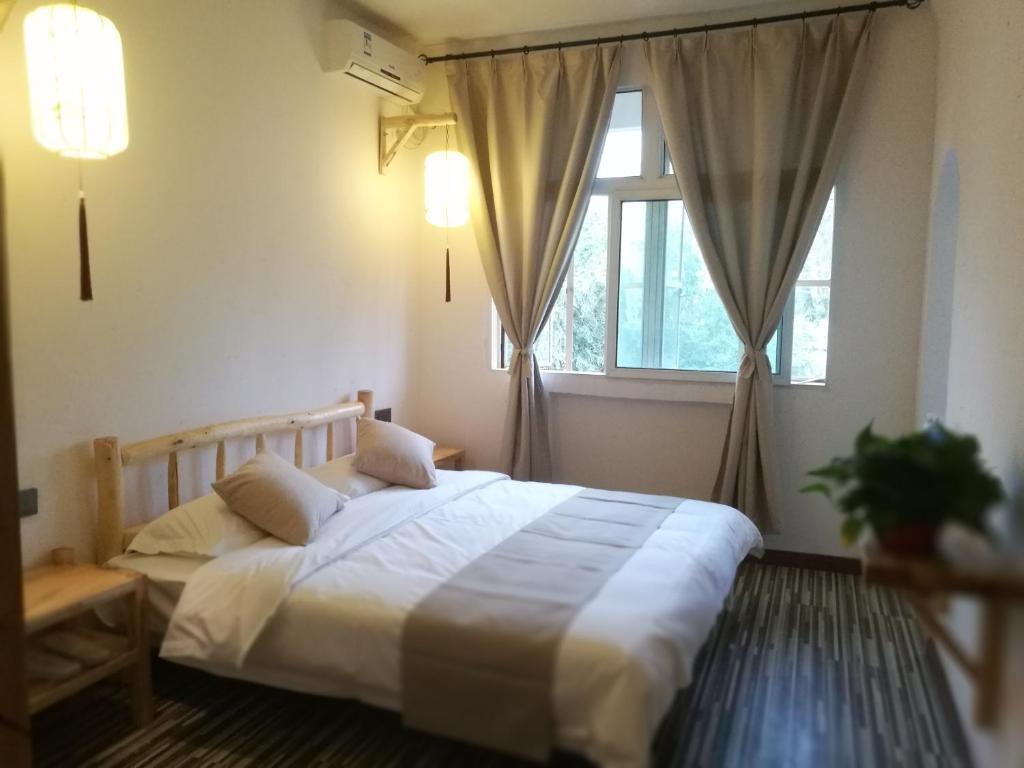 Цзюцюань: Right Here Hotel