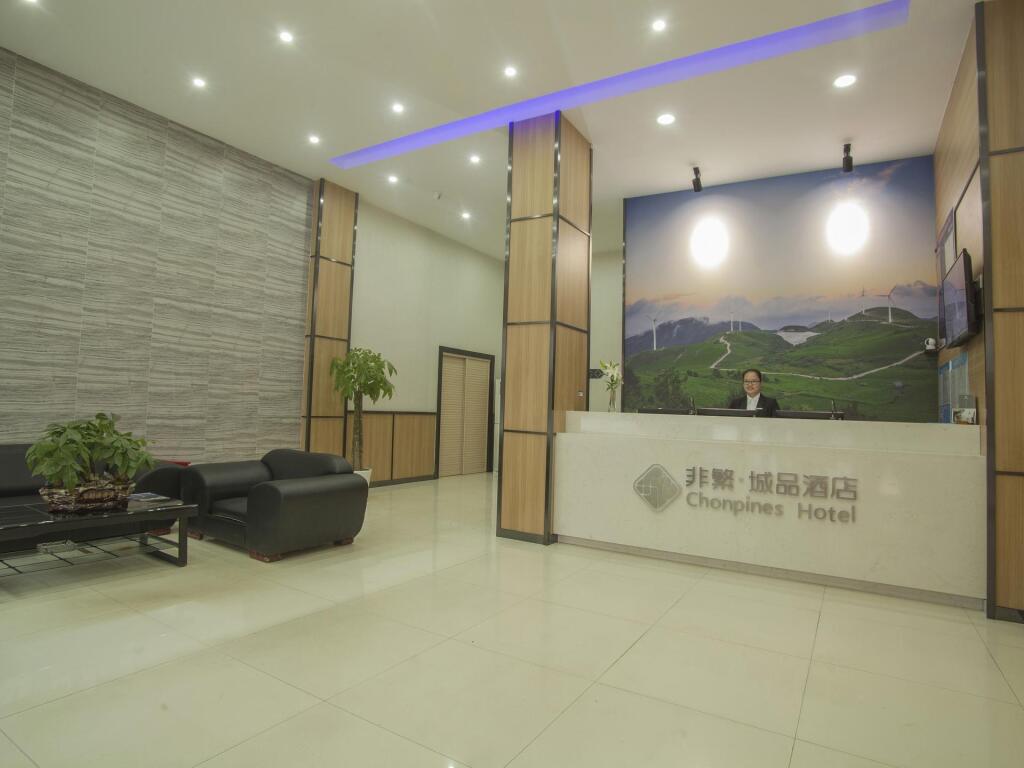 Шаоксинг: Chonpines Hotel·Zhuji Passenger Transportation Center