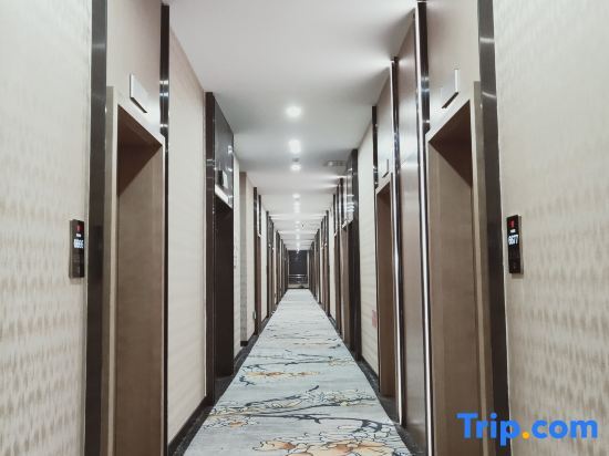 Наньчан: IU Hotel·Nanchang West Railway Station Square