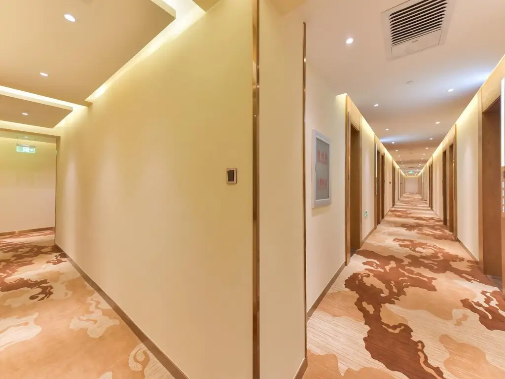 Пекин: James Joyce Coffetel· Beijing reat Hall of the People Qianmen Street Metro Station