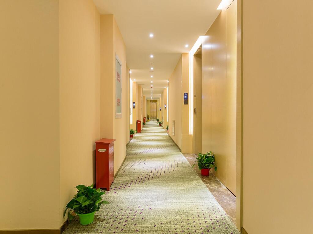 Lavande Hotel·Beijing Daxing Huangcun Guanyin Temple Metro Station — фото 1