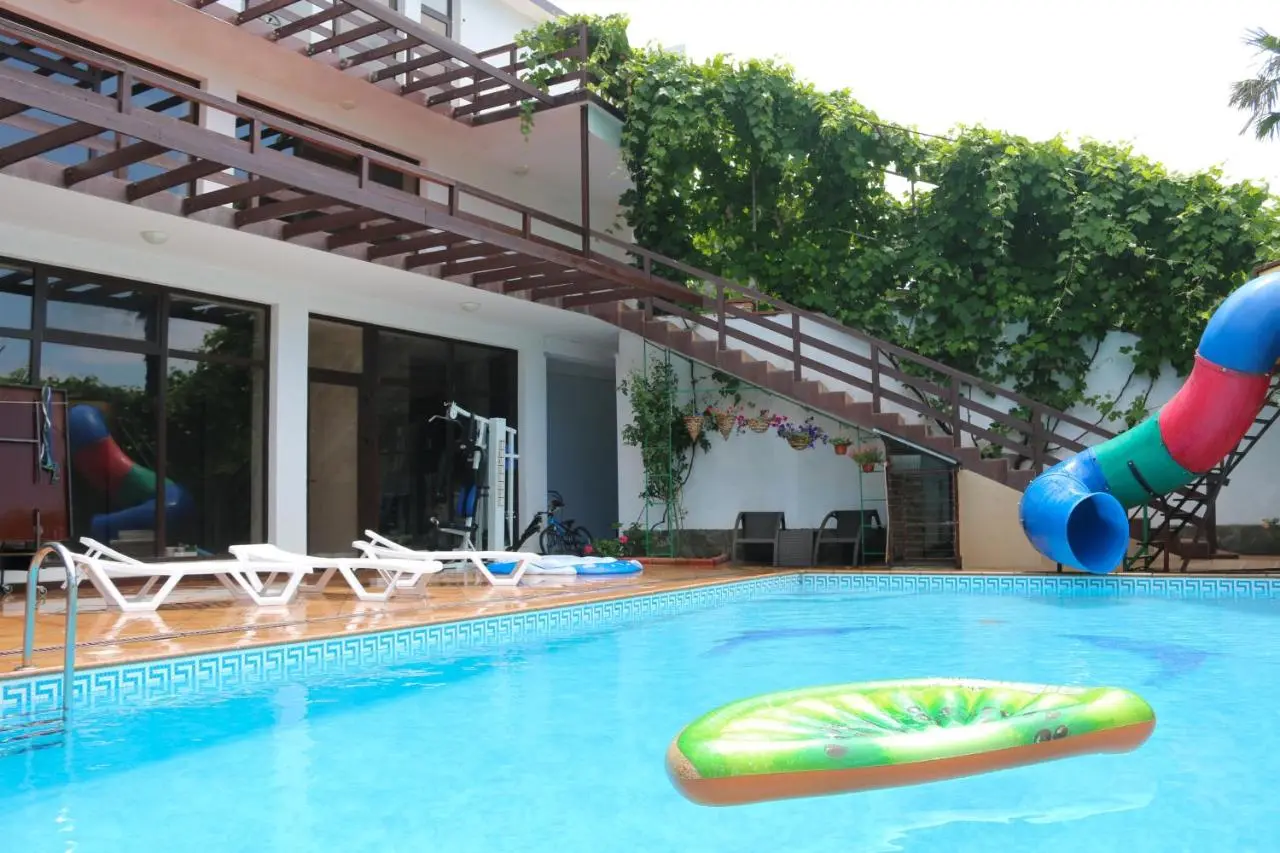 Лазаревское: Laza Villa
