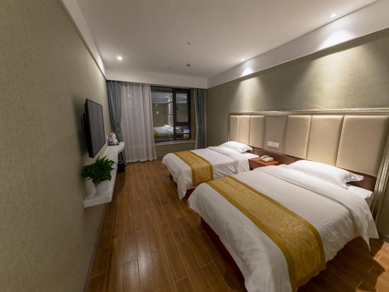 Шанхай: Shell Shanghai Wanda Square Wujiaochang  Metro Station Hotel