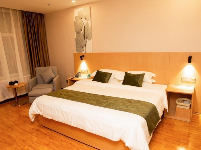 Пинлян: GreenTree Inn Pingliang Jinding Times Square