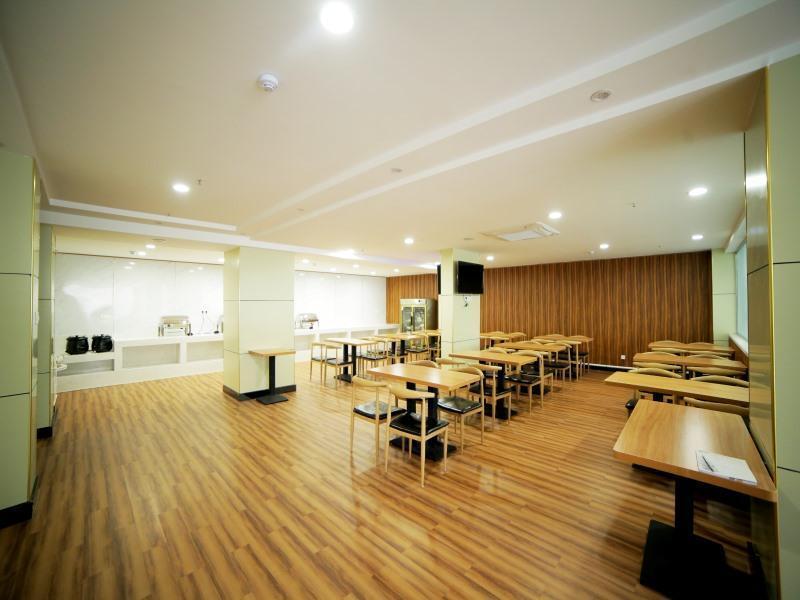 Циндао: Vatica Qingdao Jiaozhou Zhengzhou Road Commercial Center
