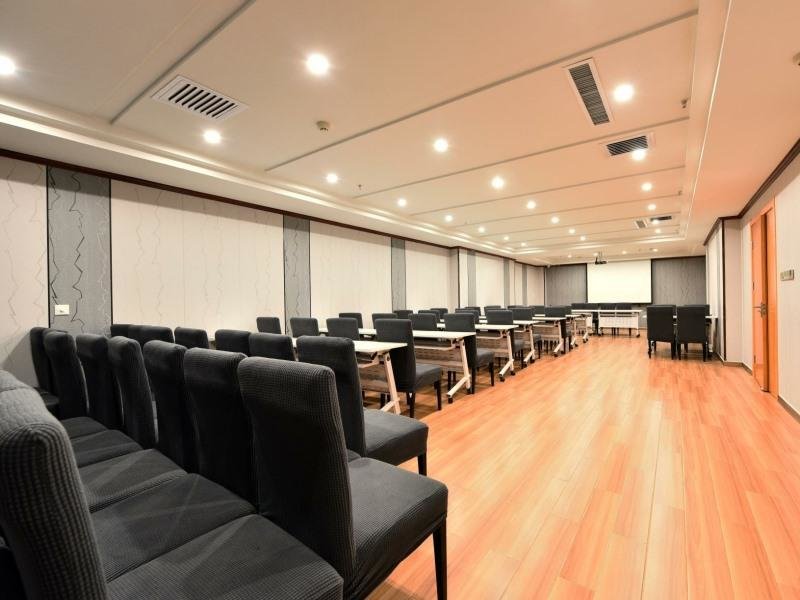 Чэндэ: GreenTree Inn Chengde Shuangyu District Shuangtashan