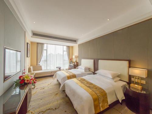 Гуйлинь: Vienna International Hotel Guangxi Guilin Diecai Wanda High-Speed Railway Station