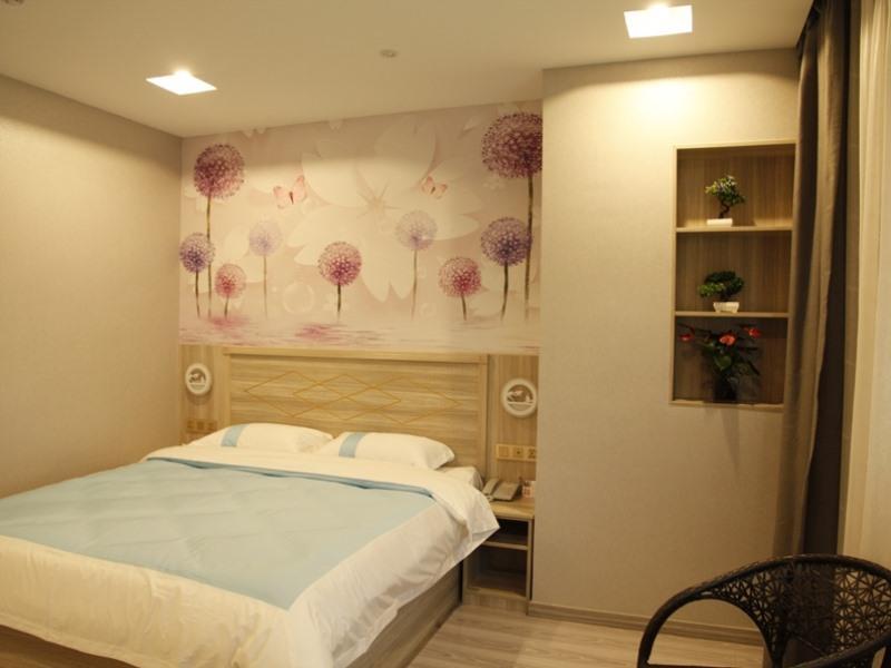 Нанкин: Shell Nanjing Yuhuatai District  Meishan Town Wanghai Pedestrian Street Hotel