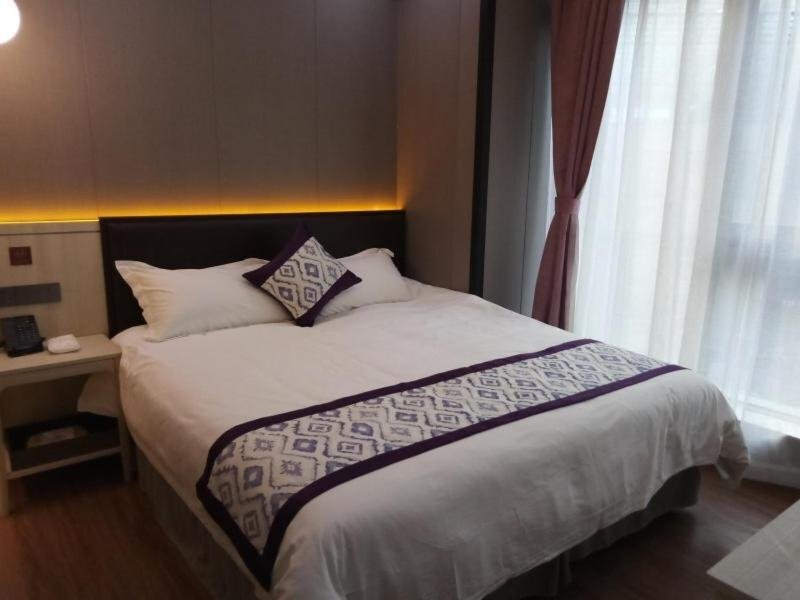 Шанхай: GYA Shanghai West Youyi Road Subway Station Hotel