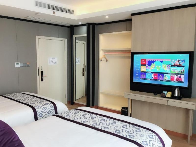 Шанхай: GYA Shanghai West Youyi Road Subway Station Hotel