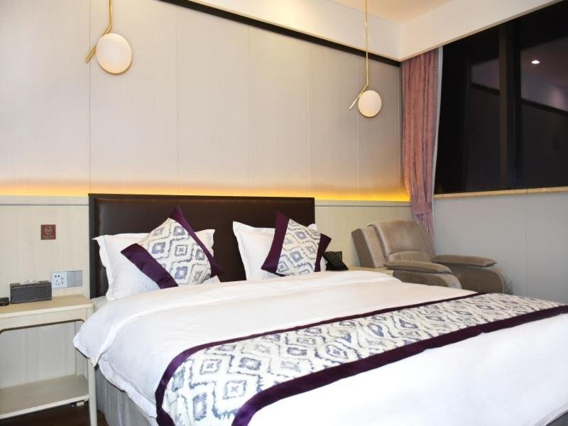 Шанхай: GYA Shanghai West Youyi Road Subway Station Hotel