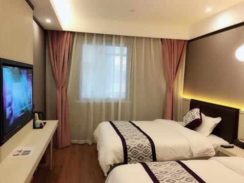 Шанхай: GYA Shanghai West Youyi Road Subway Station Hotel