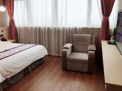 Шанхай: GYA Shanghai West Youyi Road Subway Station Hotel