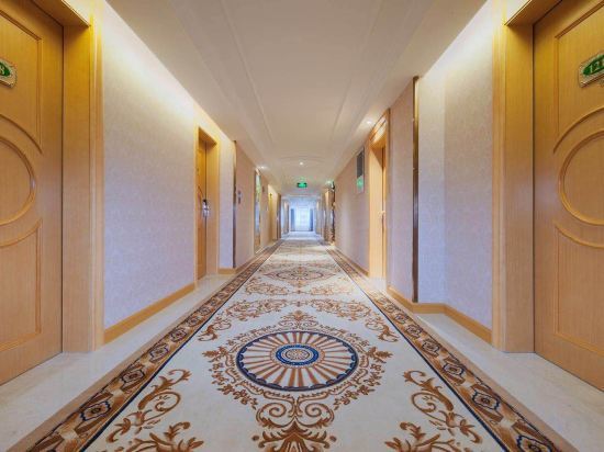 Цюаньчжоу: Vienna International Hotel (Quanzhou Dehua)