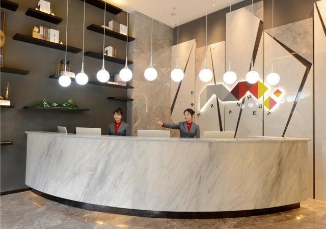 Гуйян: Borrman Hotel Guiyang Exihibition Center Finance City