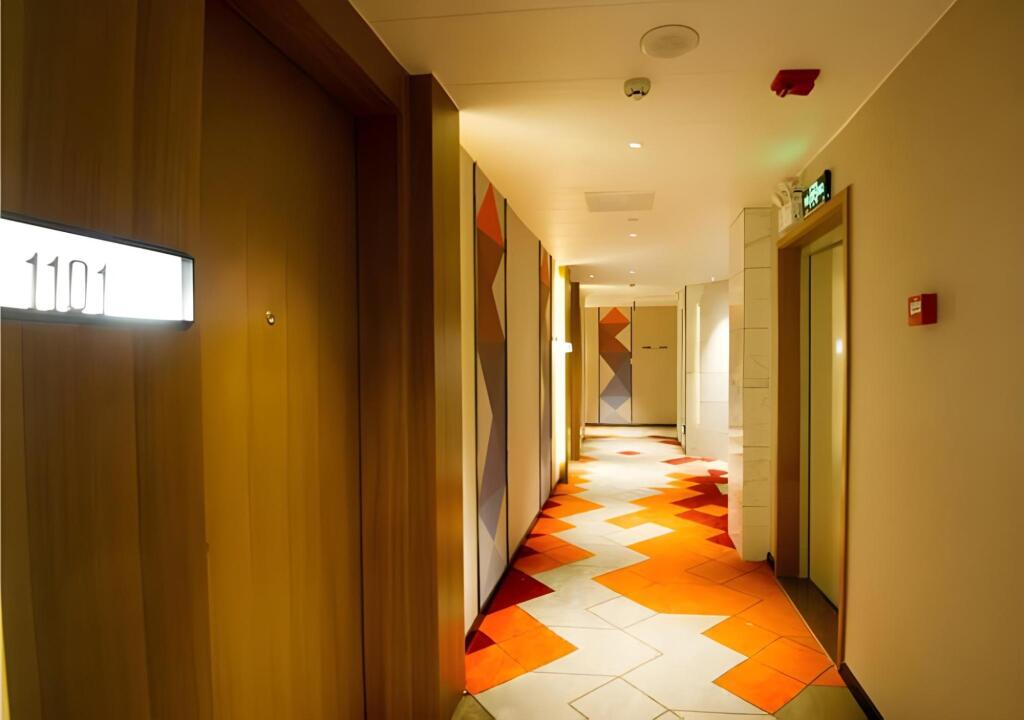 Сишань: Borrman Hotel Guiping Xishan Government Service Center