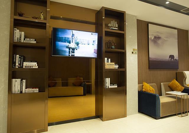 Хуанган: Jtour Inn Huanggang Wuxue City Square